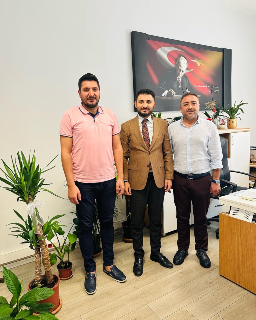 Bugün İl Milli Eğitim Müdürlüğü Özel Eğitimden sorumlu İl Milli Eğitim Müdür yardımcısı Sn Engin BOYRAZ beyefendiyi ziya... – görsel 1